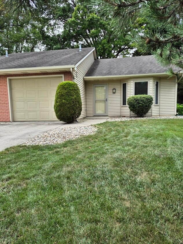 Primary Photo - 1315 Reed Rd