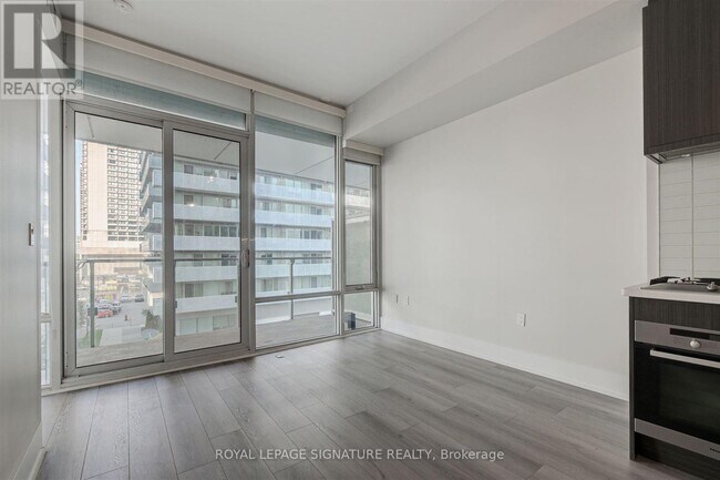 Building Photo - 29 Queens Quay E