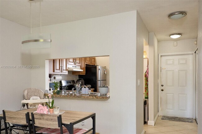 Foto del edificio - 940 NW 104th Ave