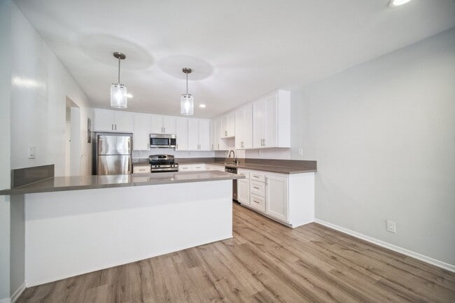Interior Photo - 170 North Crescent Street