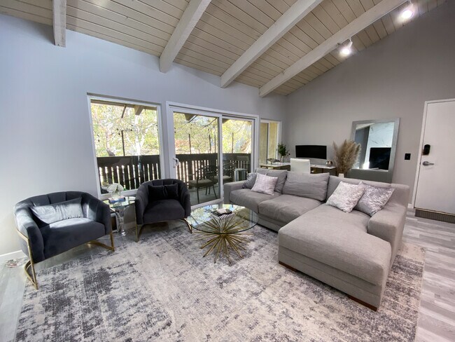 Foto del edificio - 18350 Hatteras St