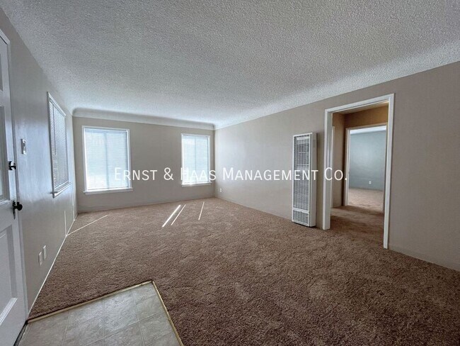 Foto del edificio - 5889 Rose Ave