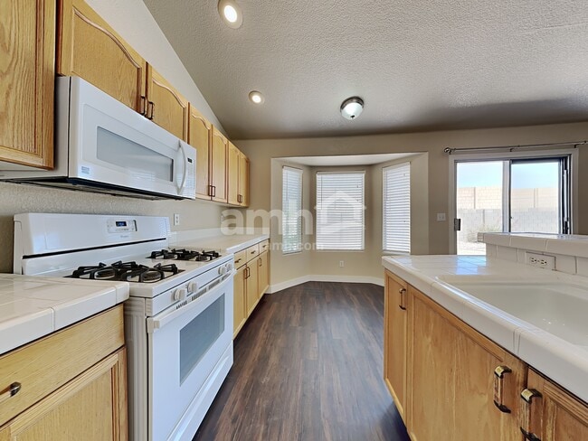 Building Photo - 974 Hunters Run Dr