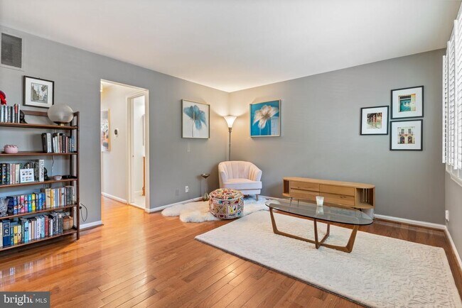 Foto del edificio - 1723 Price St