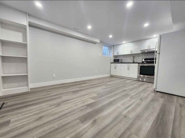 Building Photo - 670 Millbank Dr