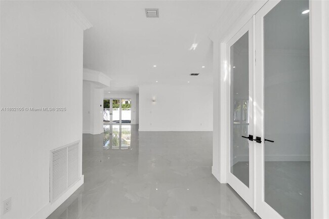 Building Photo - 15699 SW 54th Ct