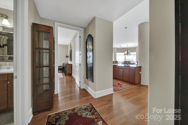 Foto del edificio - 4620 Piedmont Row Dr