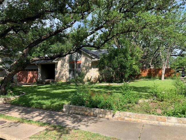 Foto del edificio - 4610 White Elm Dr