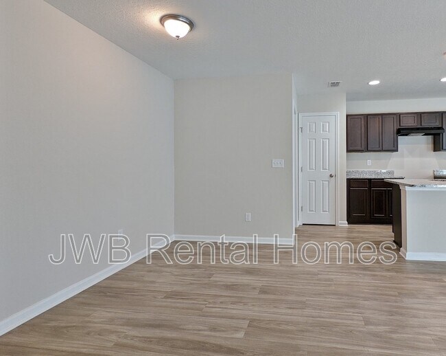 Building Photo - 8536 Maple St