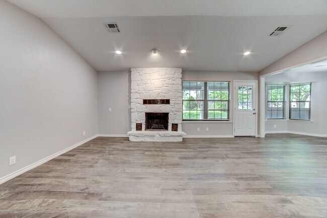 Foto del edificio - 4 Bed / 2 Bath in Sand Springs!