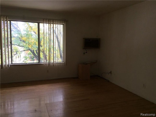 Building Photo - 4820 Briarwood Ave