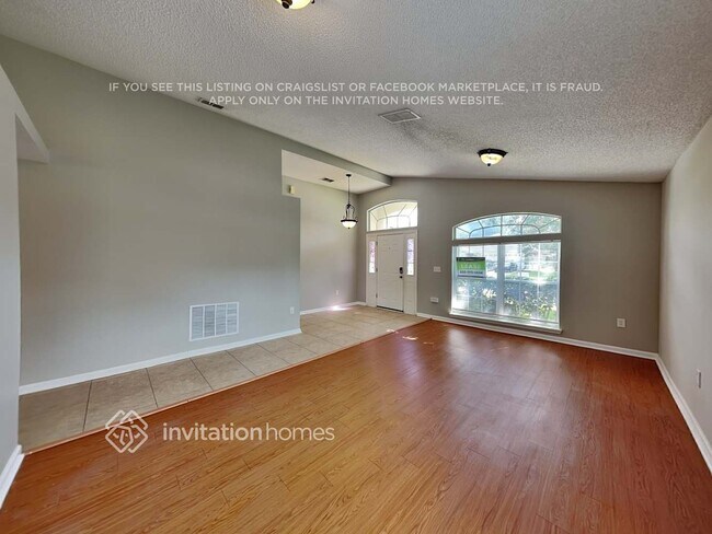 Foto del edificio - 909 N Lilac Loop