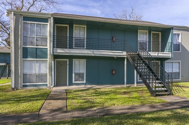 The Monaco Villas Apartments Lake Jackson, TX