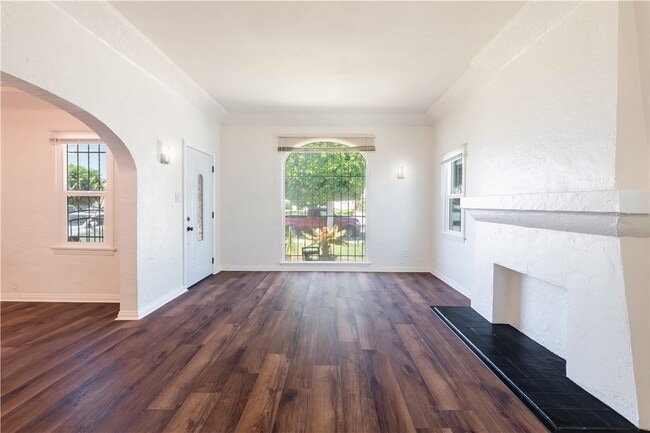 Building Photo - 8930 S Hobart Blvd