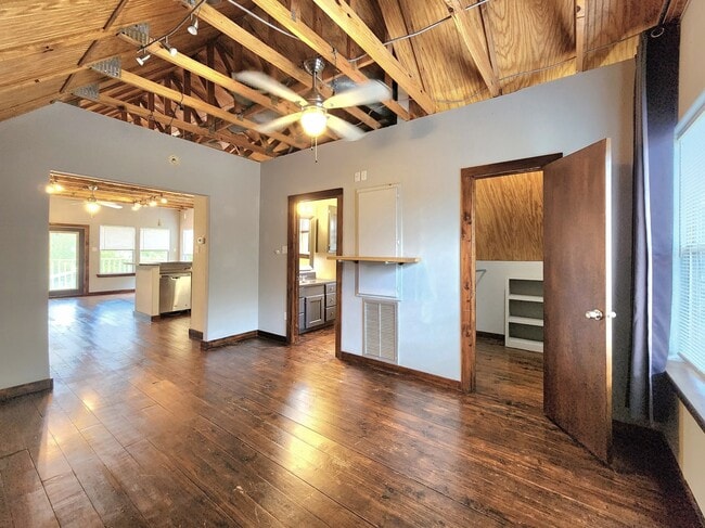Foto del edificio - 2416 White Oak Dr