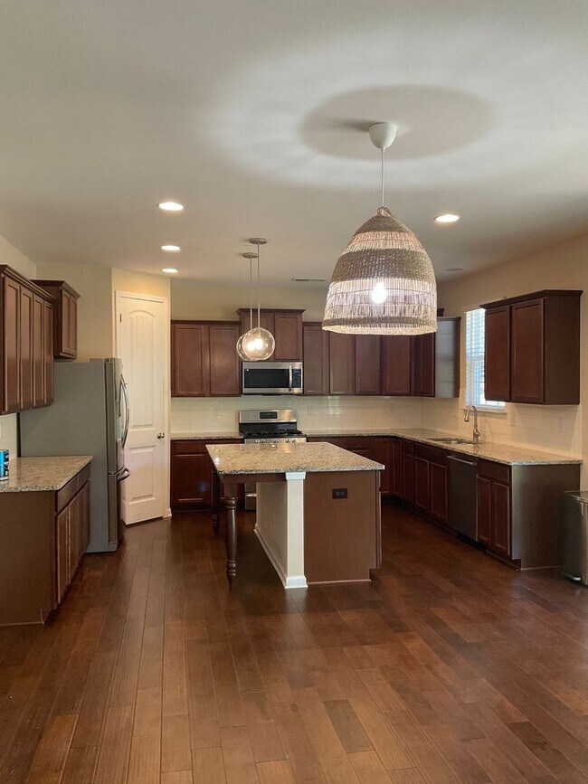 Building Photo - Immaculate 3-Bedroom Home with Loft, Two-C...