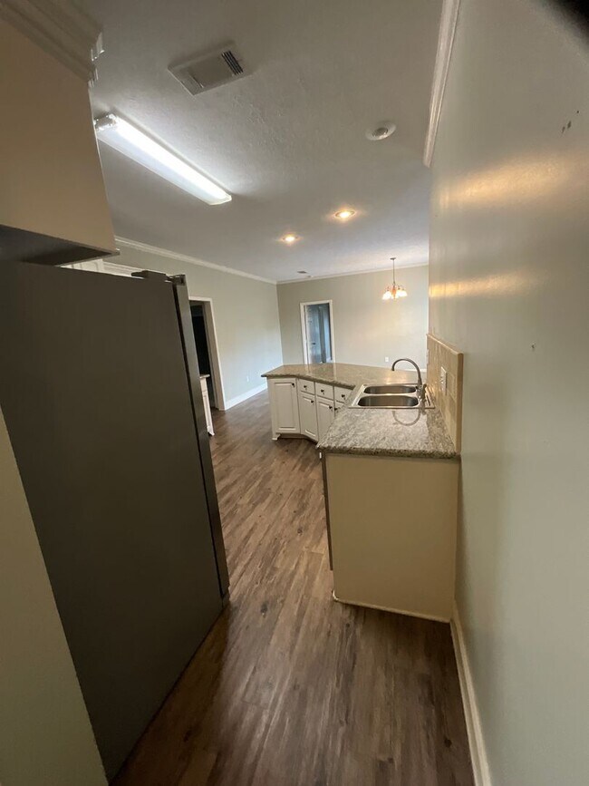 Building Photo - COMING SOON 3 Bed/2 Bath Home in Brandon