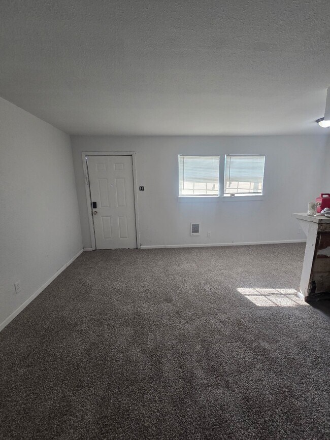 Building Photo - 2518 Lidstone St