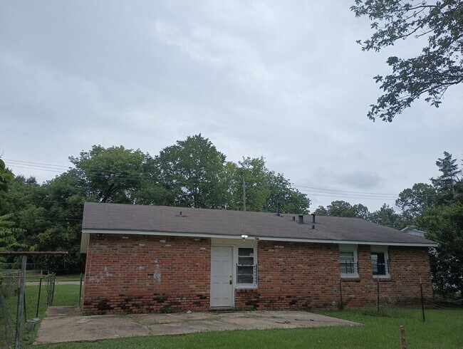 Foto del edificio - 224 Southlawn Dr