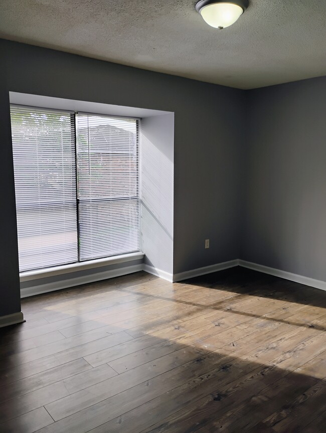 Building Photo - 1707 Port Dr