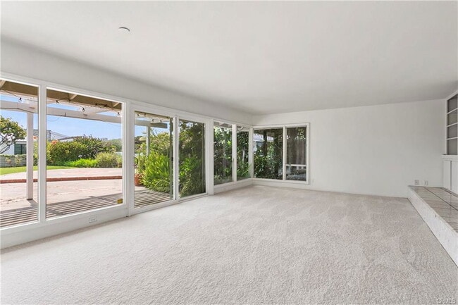 Building Photo - 2727 Island View Dr