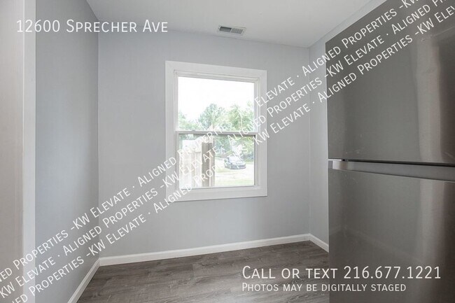 Foto del edificio - 12600 Sprecher Ave