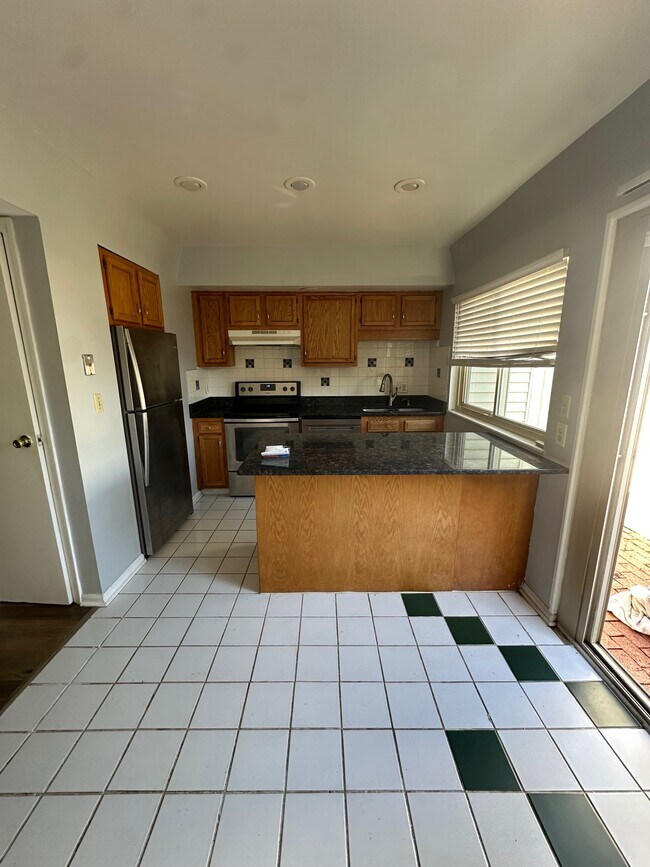 Foto del edificio - 1008 Manor Ln