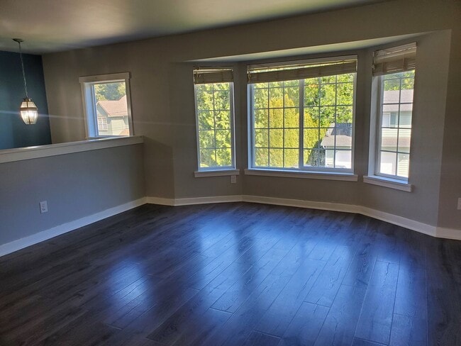 Foto del edificio - 3 Bedroom Home With Fenced Yard