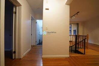 Building Photo - 452 Park Dr