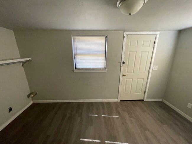 Building Photo - 3 bedroom, 2 bath