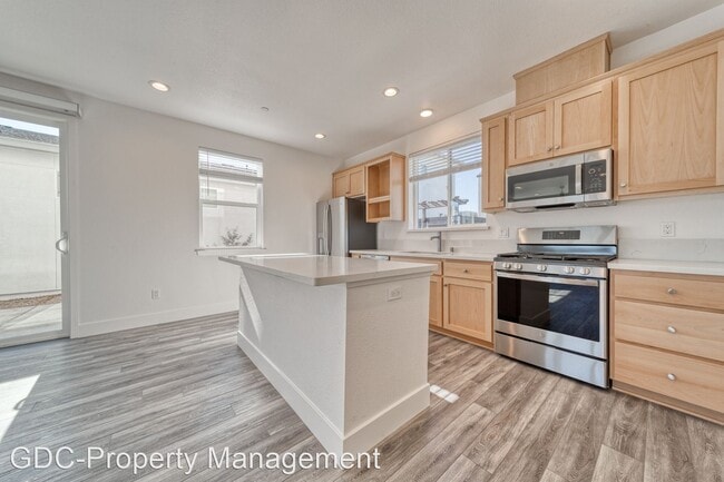 Building Photo - 3 br, 2.5 bath House - 2201 Tapia Way