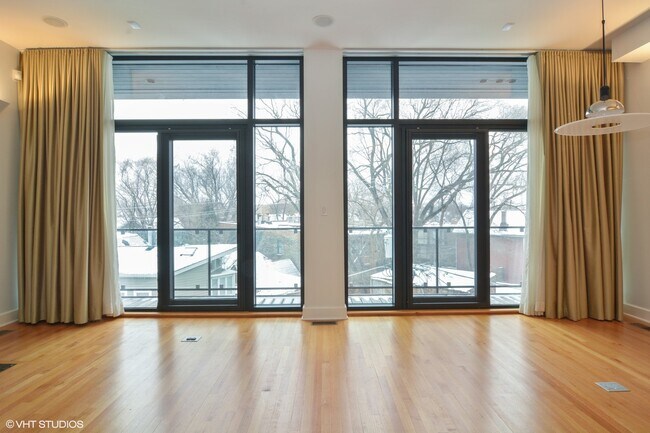 Foto del edificio - 2734 N Lincoln Ave