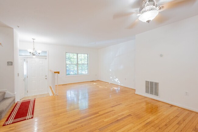 Foto del edificio - Lovely 3 BR/3.5 BA Townhome in Germantown!