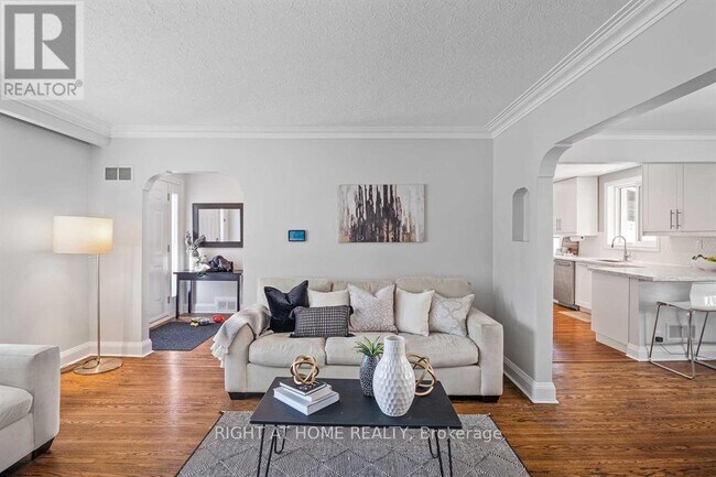 Building Photo - 48 Jopling Ave N