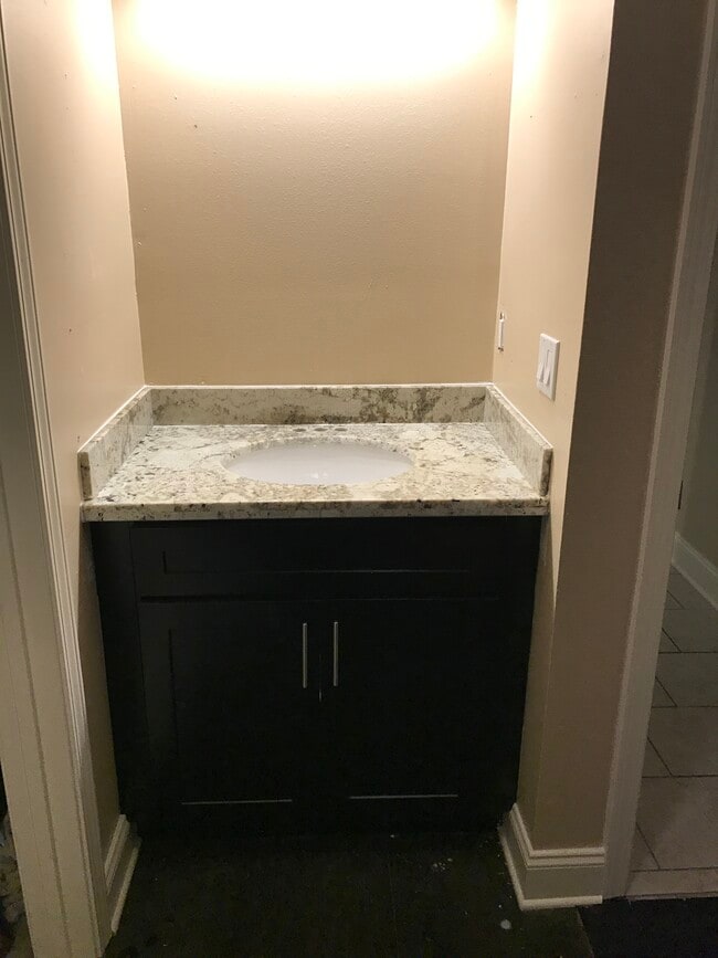 Building Photo - 158 Northwood Dr