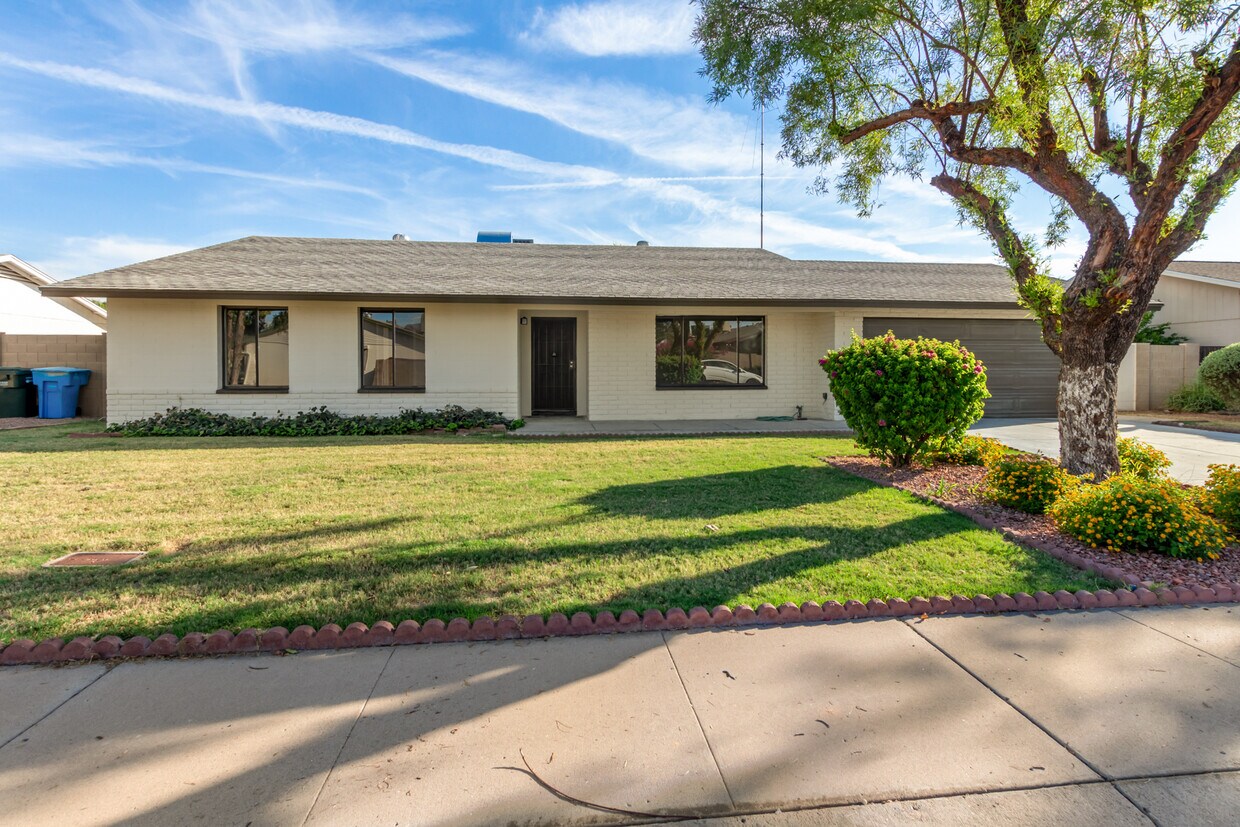 Foto principal - 4717 E Willow Ave