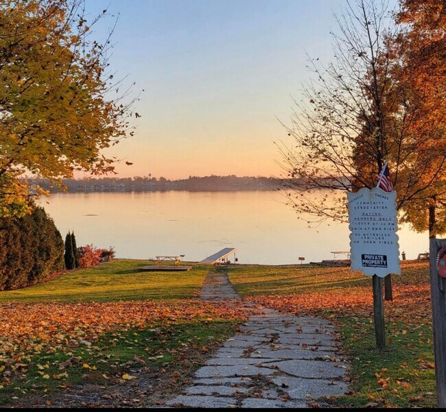 Foto del edificio - W176S6956 Lake St