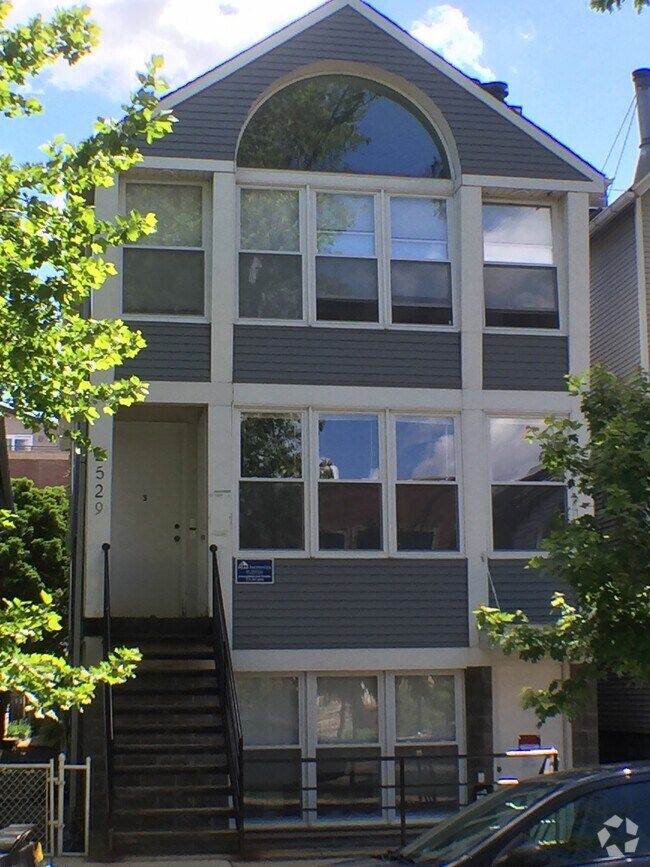 Building Photo - 2529 N Marshfield Ave