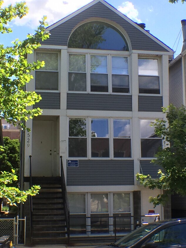 Primary Photo - 2529 N Marshfield Ave