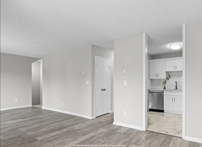 Building Photo - 19 Somers St