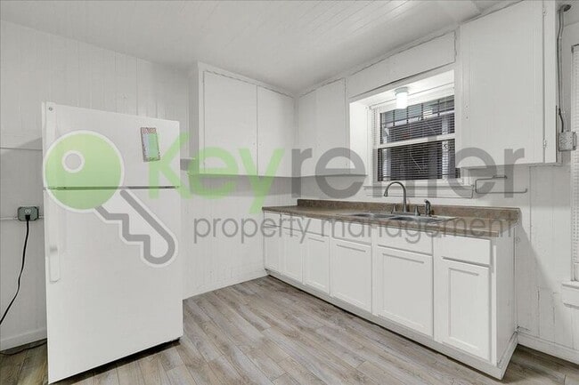 Building Photo - 1827 T St