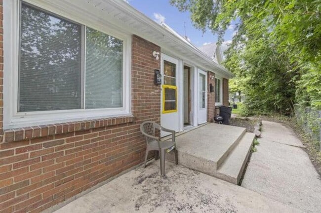 Building Photo - 1110 17th Ave