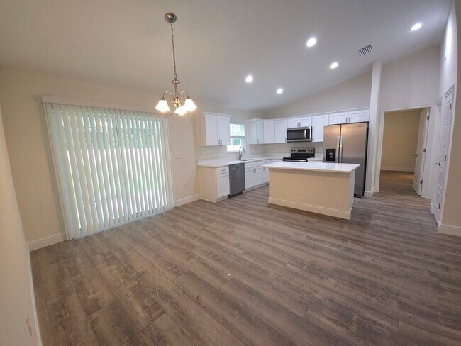 Foto del edificio - 387 E Caldwell Dr