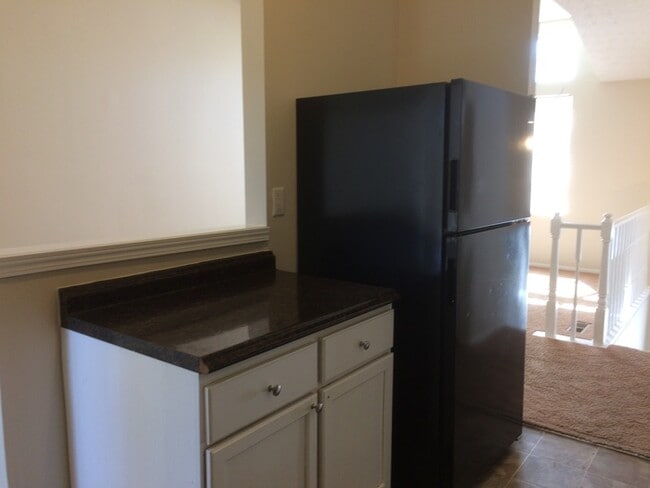 Building Photo - 2063 Raintree Pl