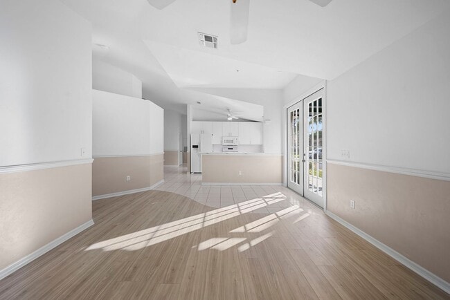 Foto del edificio - Annual Rental in Briarwood - 3 Bed 2 Bath Condo