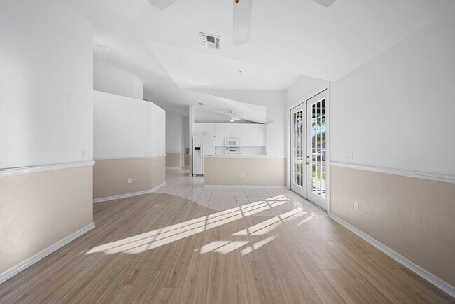 Building Photo - Annual Rental in Briarwood - 3 Bed 2 Bath Condo