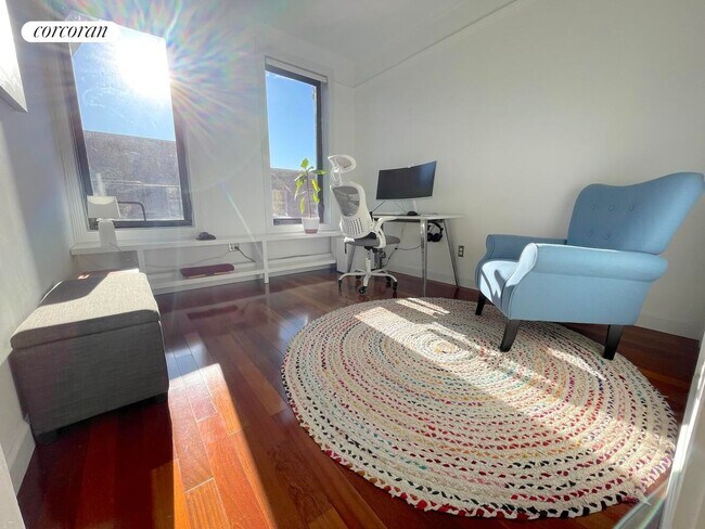 Foto del edificio - 613 E 6th St