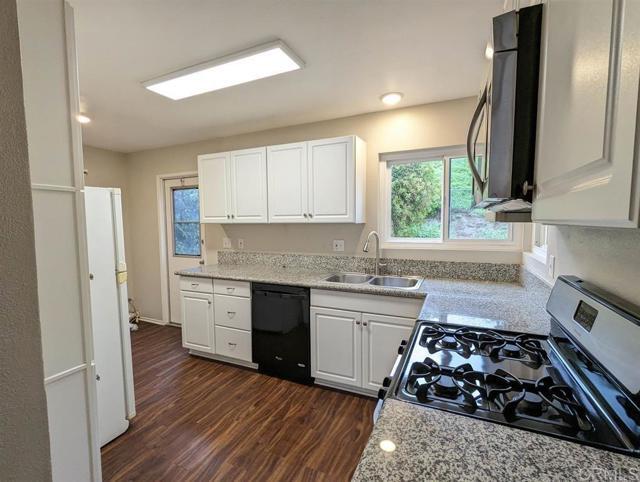 Foto del edificio - 4536 Beverly Glen Dr