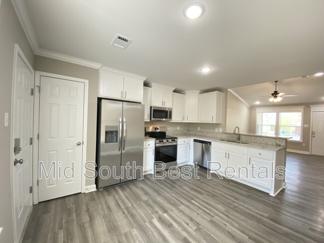 Building Photo - 5215 Nelson Dr
