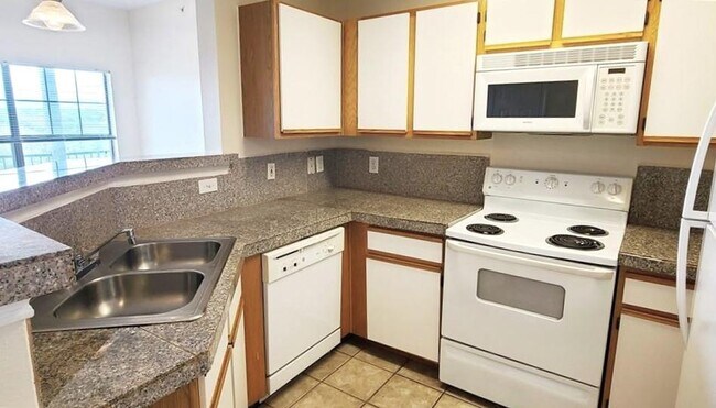 Foto del edificio - 2320 Gracy Farms Ln